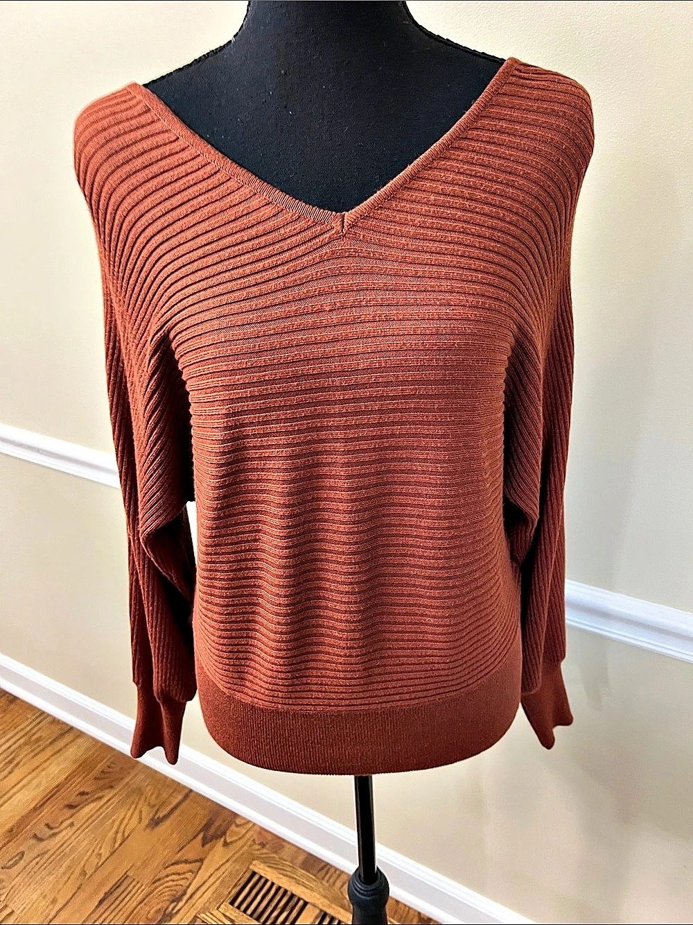 Hippie Rose V-Neck Sweater in Brown Size Small Like New